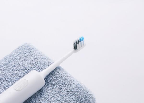 電動牙刷聲波式與旋轉式哪個好？牙齒易敏感人群就選這款