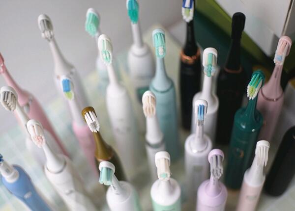 便宜的兒童電動牙刷能用嗎？看完這篇文章，你準不敢用低價電動牙刷