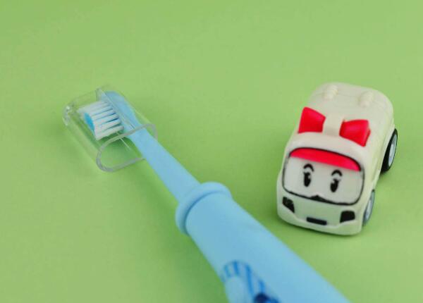 兒童用電動牙刷和普通牙刷哪個好？選用兒童電動牙刷的三大優勢