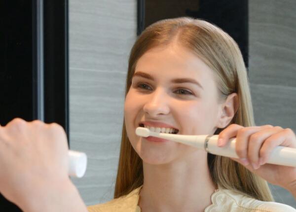 電動牙刷能刷掉牙結石嗎？別傻傻覺得電動牙刷無所不能了