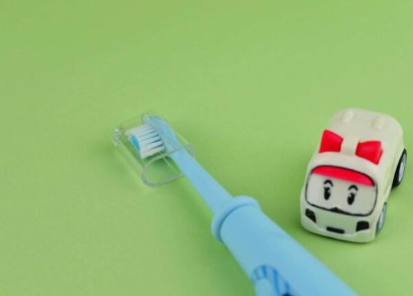 兒童用聲波還是電動(dòng)牙刷好？兒童牙刷挑選有講究