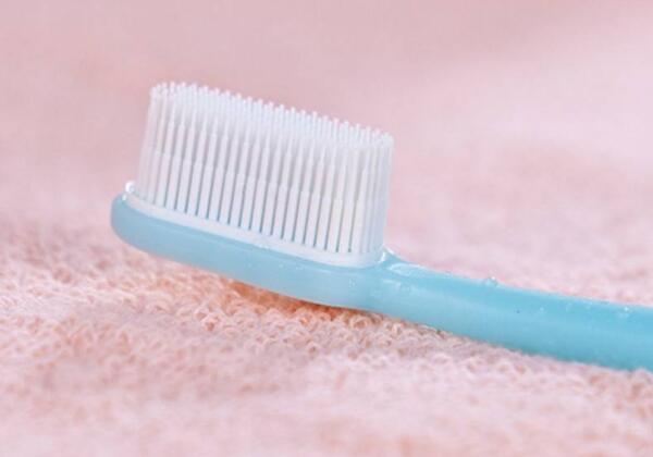 牙醫推薦牙刷是手動還是電動？手動和電動牙刷哪個更適合你？