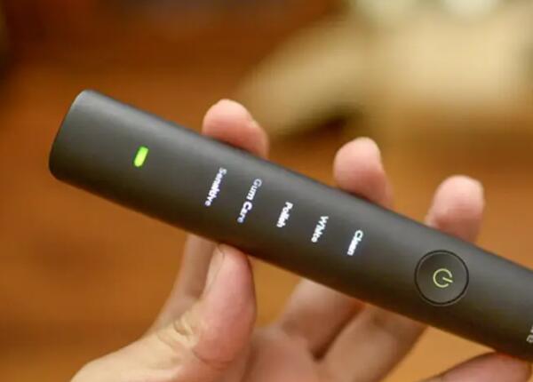 初次使用電動(dòng)牙刷怎么充電？初用電動(dòng)牙刷充電方法介紹